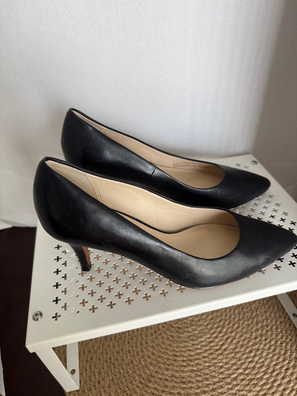 Cole Haan Black Leather Pointed-Toe Pumps Size 6.5 Slip Ons  2.7 Inch Heels